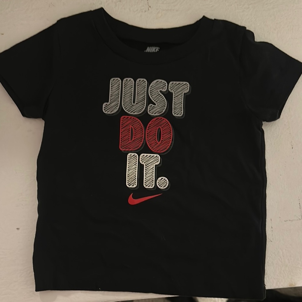 Nike Black and Red Short Sleeve Tees
